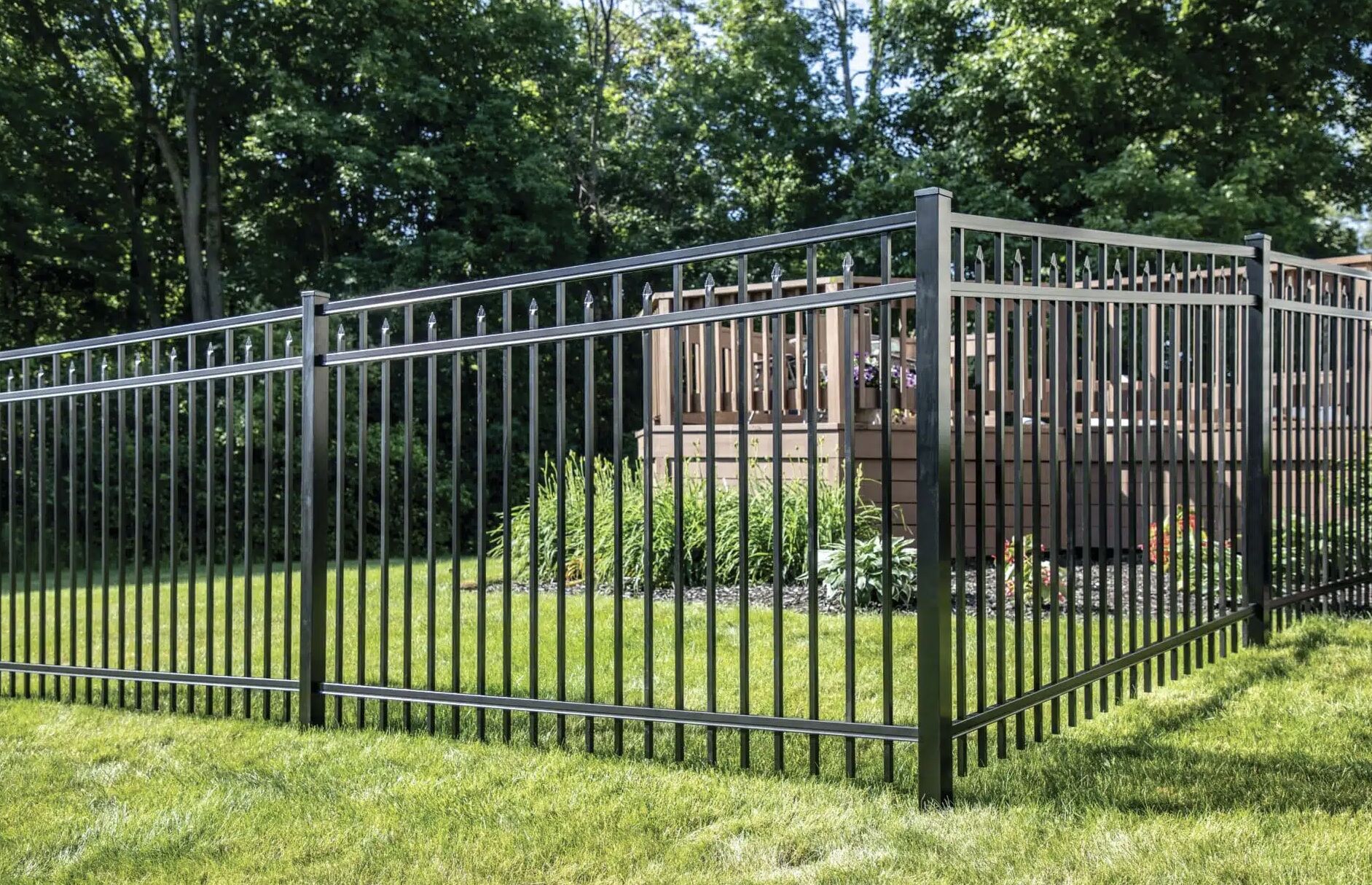 Elegant aluminum fence installation in Washington, UT